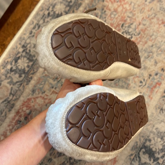 Women's Dakota slippers from UGG® - women’s size 10 - Picture 3 of 6